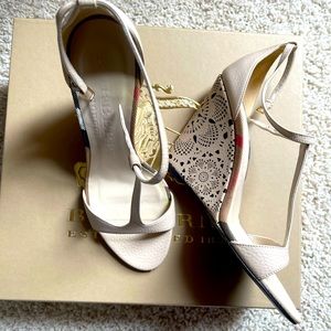Burberry Wedge! Like new